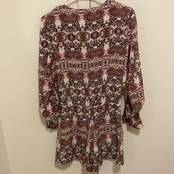 Intermix Silk Long Sleeve Romper in Paisley Print. Size P (XS). - Picture 2 of 7